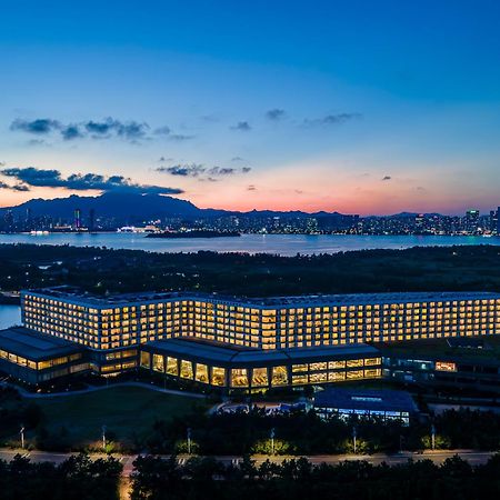 Wyndham Grand Qingdao Hotel Exterior photo