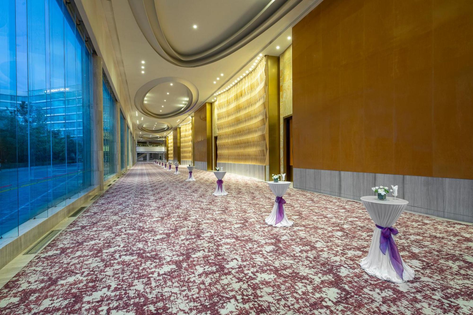 Wyndham Grand Qingdao Hotel Exterior photo