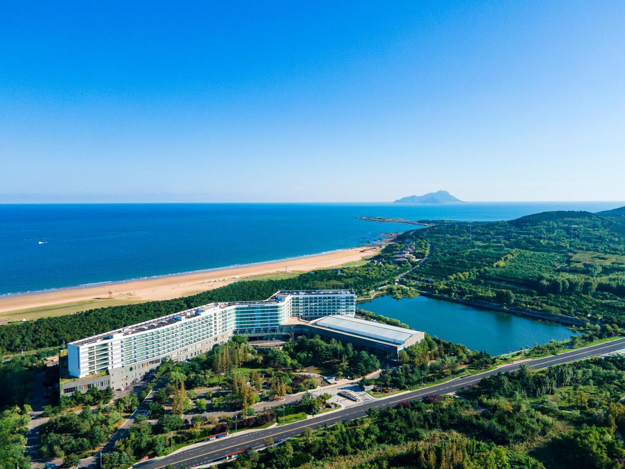 Wyndham Grand Qingdao Hotel Exterior photo