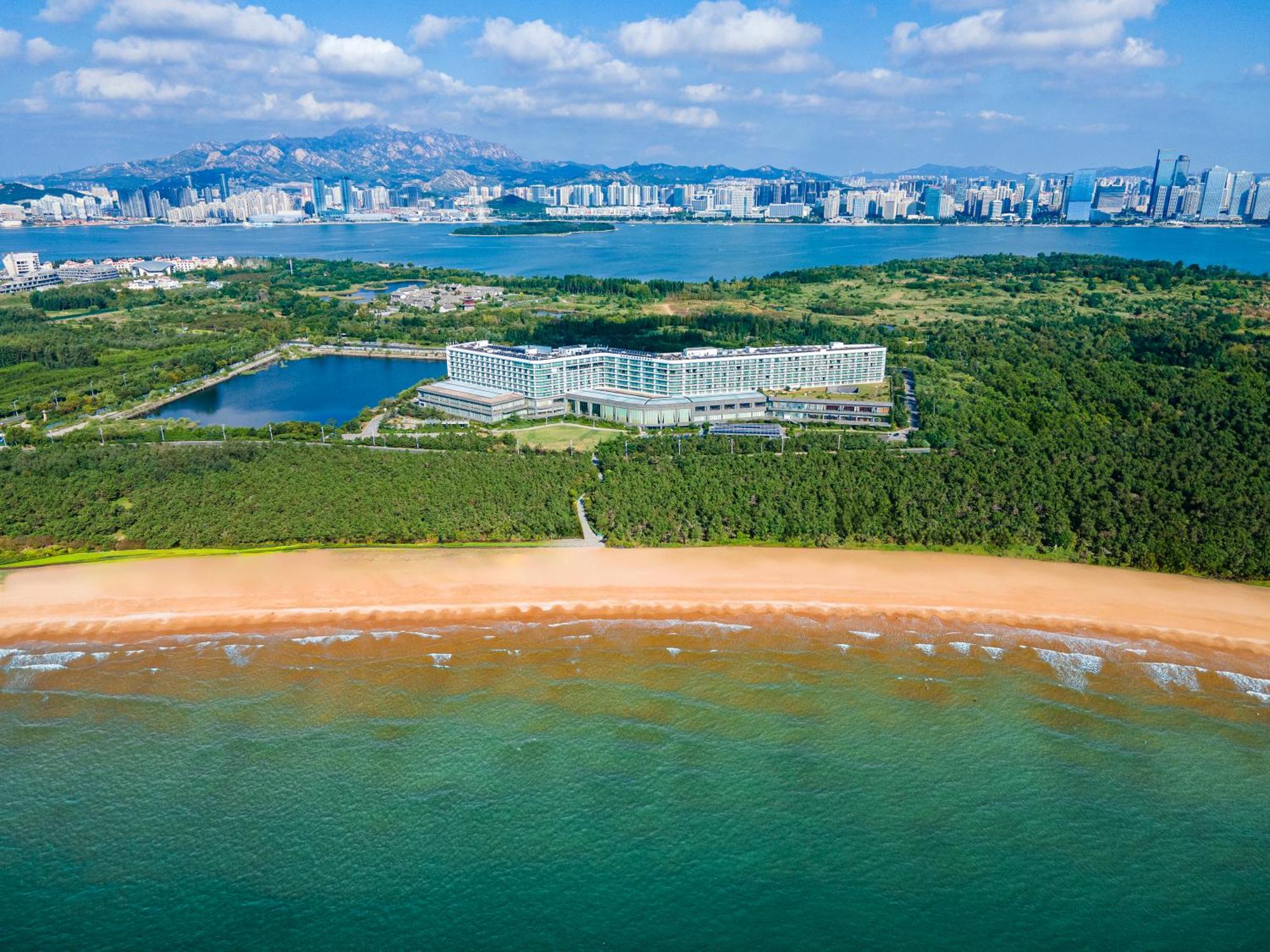 Wyndham Grand Qingdao Hotel Exterior photo