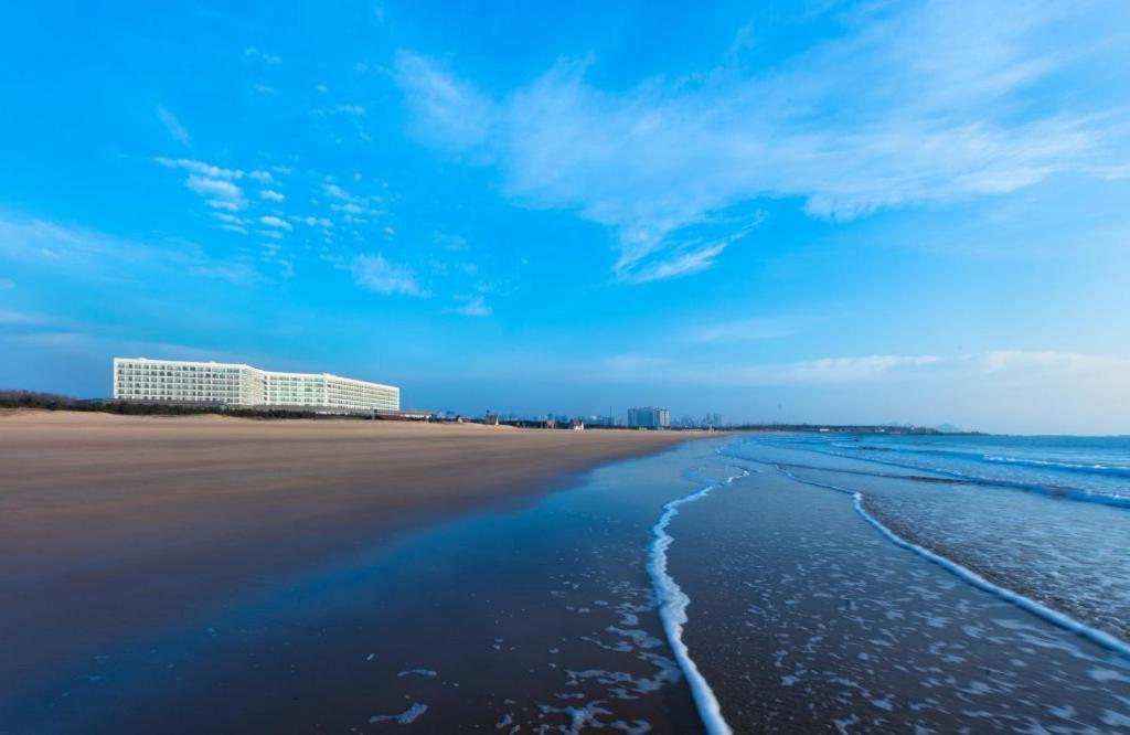 Wyndham Grand Qingdao Hotel Exterior photo